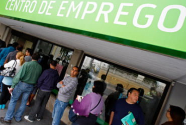 Desemprego em Portugal recua para 15,7%
